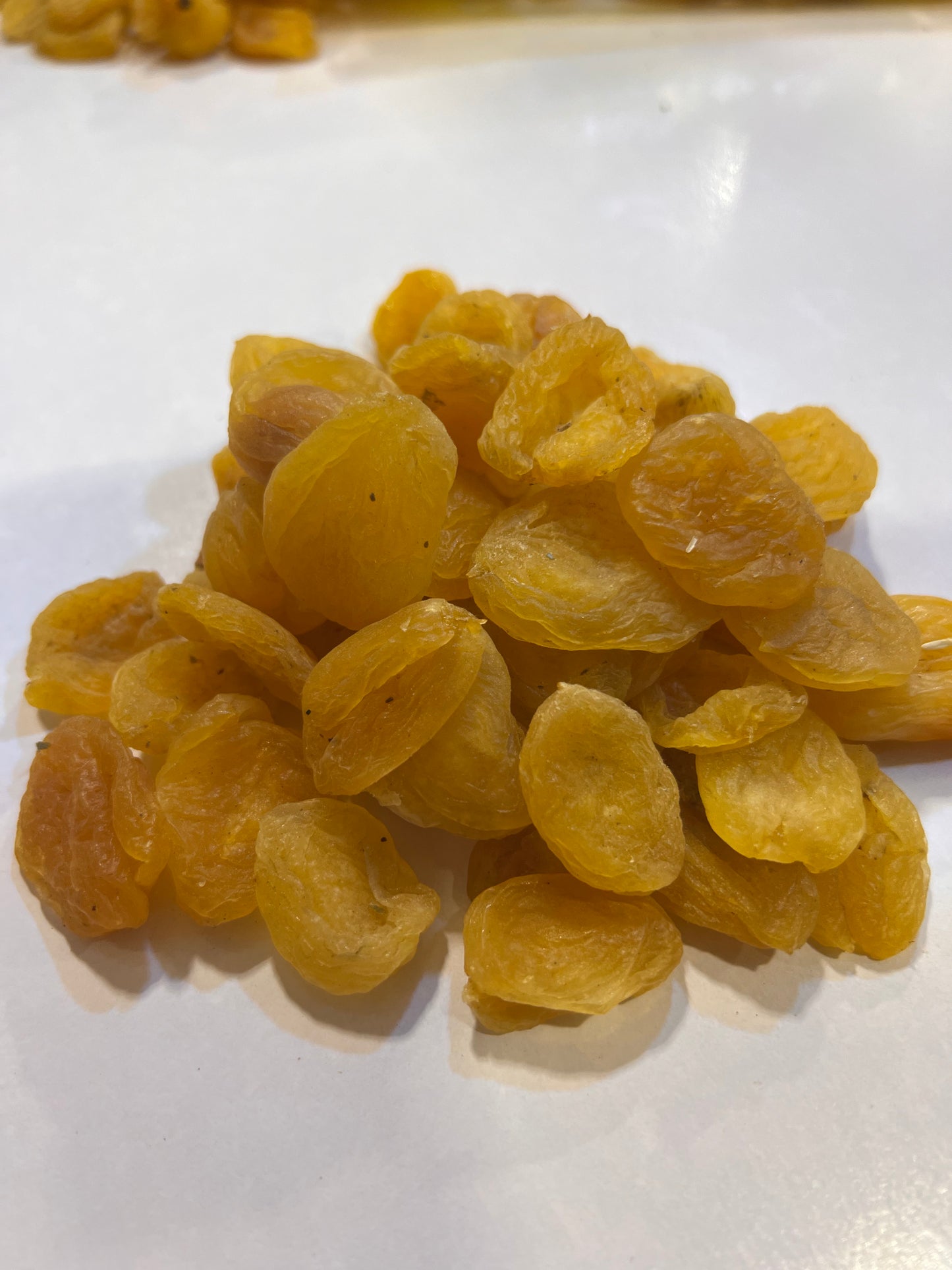 Sulphur Khoobani (Sulphur-Treated Dried Apricots)